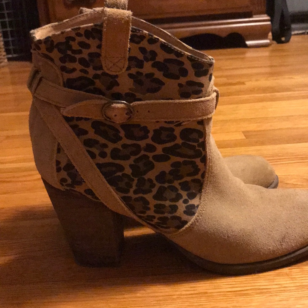 Leopard print bootie